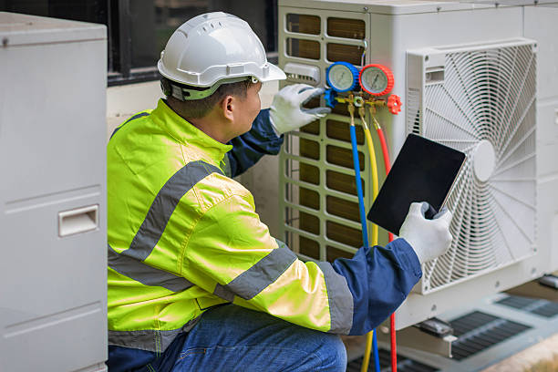 Professional Ac Installation technician working in Wapella, IL